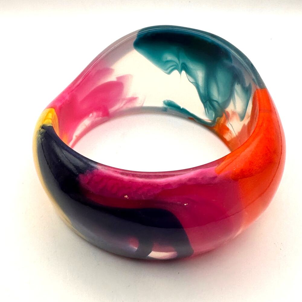 Rainbow Swirl Lucite Bangle Bracelet Heavy Chunky Jewelry Shiny 60s 70s Retro - Picture 9 of 14